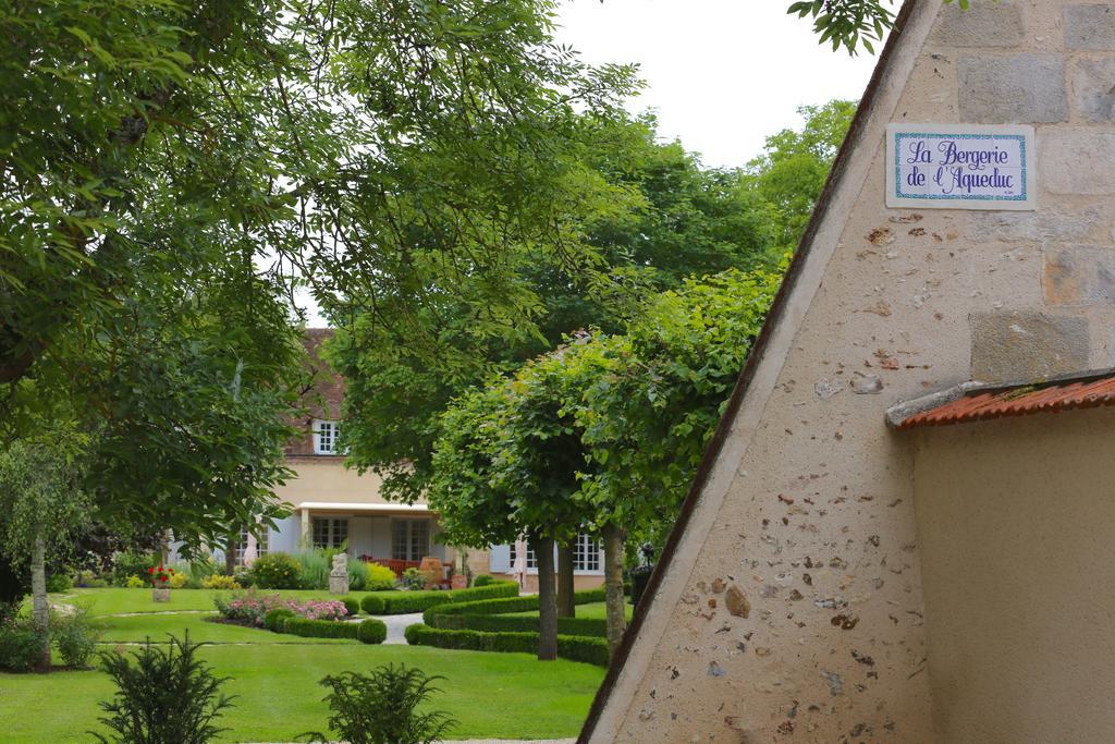 Chambres D'Hotes La Bergerie De L'Aqueduc Houx Exteriér fotografie