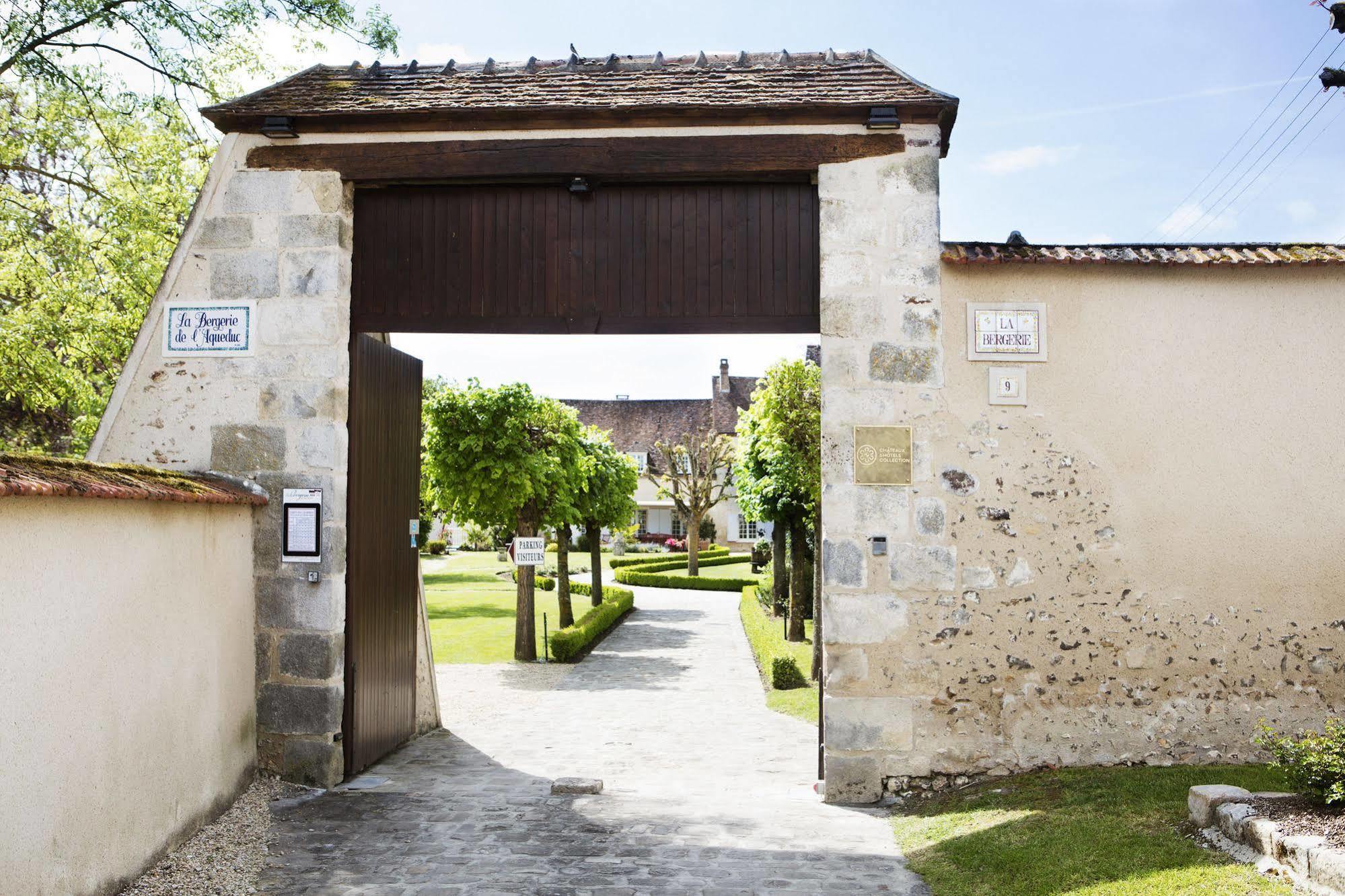 Chambres D'Hotes La Bergerie De L'Aqueduc Houx Exteriér fotografie